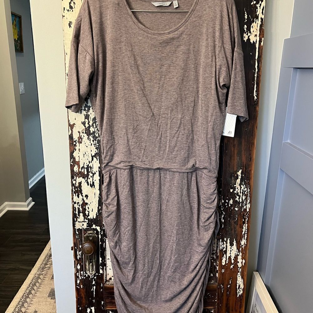 NWT women’s Athleta Yoga Athletic dress. SOLSTICE TEE DRESS size medium.